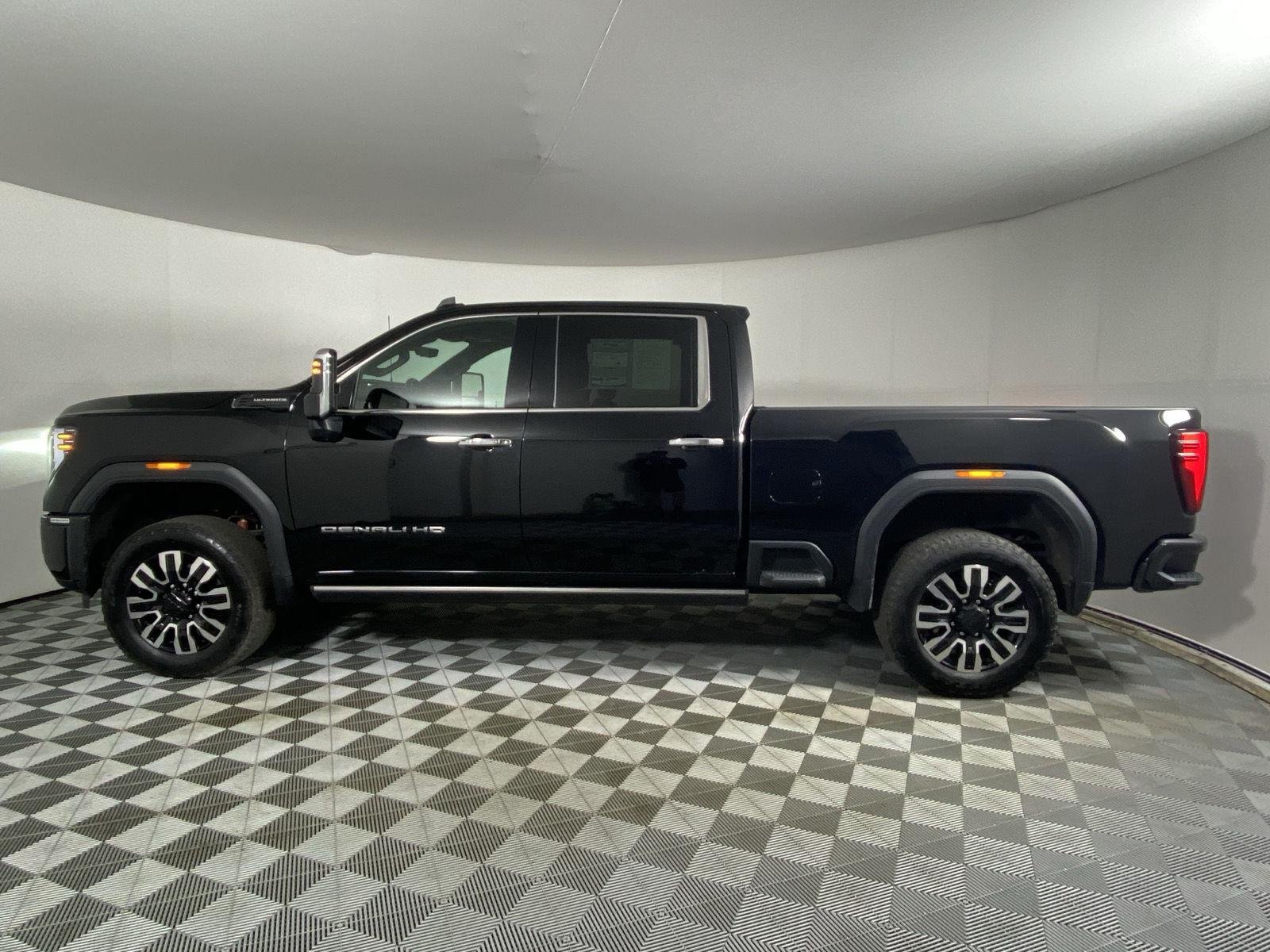 Used 2025 Onyx Black GMC Denali Ultimate image 14
