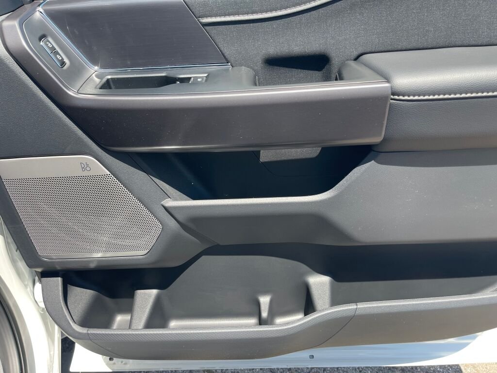 New 2026 Star White Metallic Tri-Coat Ford LARIAT image 25