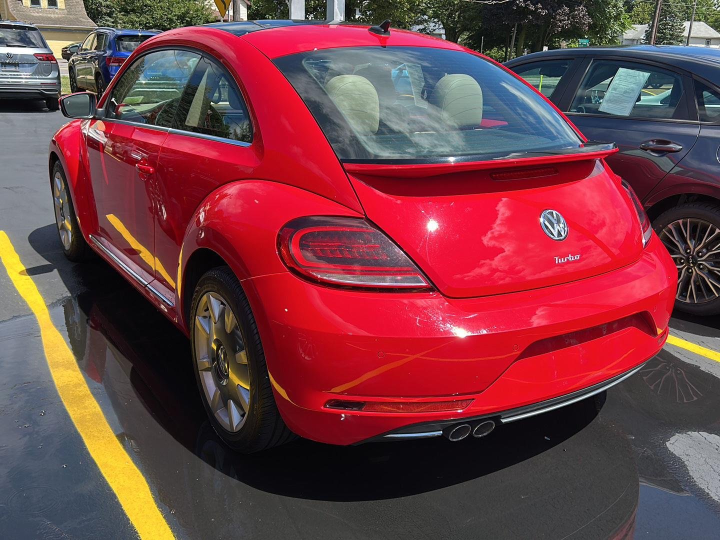 Used 2019 Tornado Red Volkswagen SE image 4