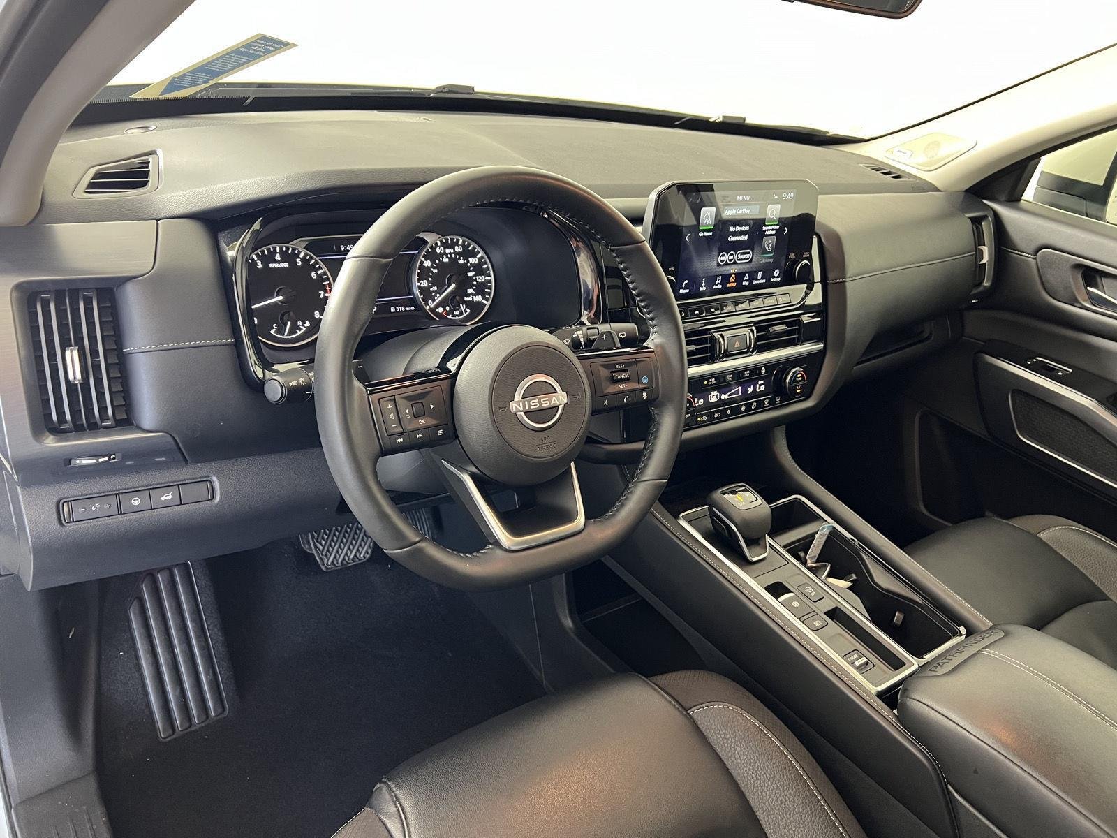 Used 2023 Pearl White Tricoat Nissan SL image 10