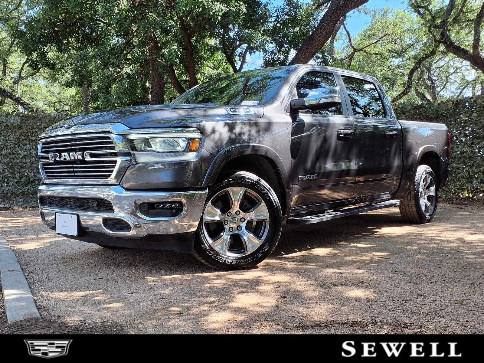 2022 RAM 1500 Laramie 4x4 Crew Cab 5'7's photo