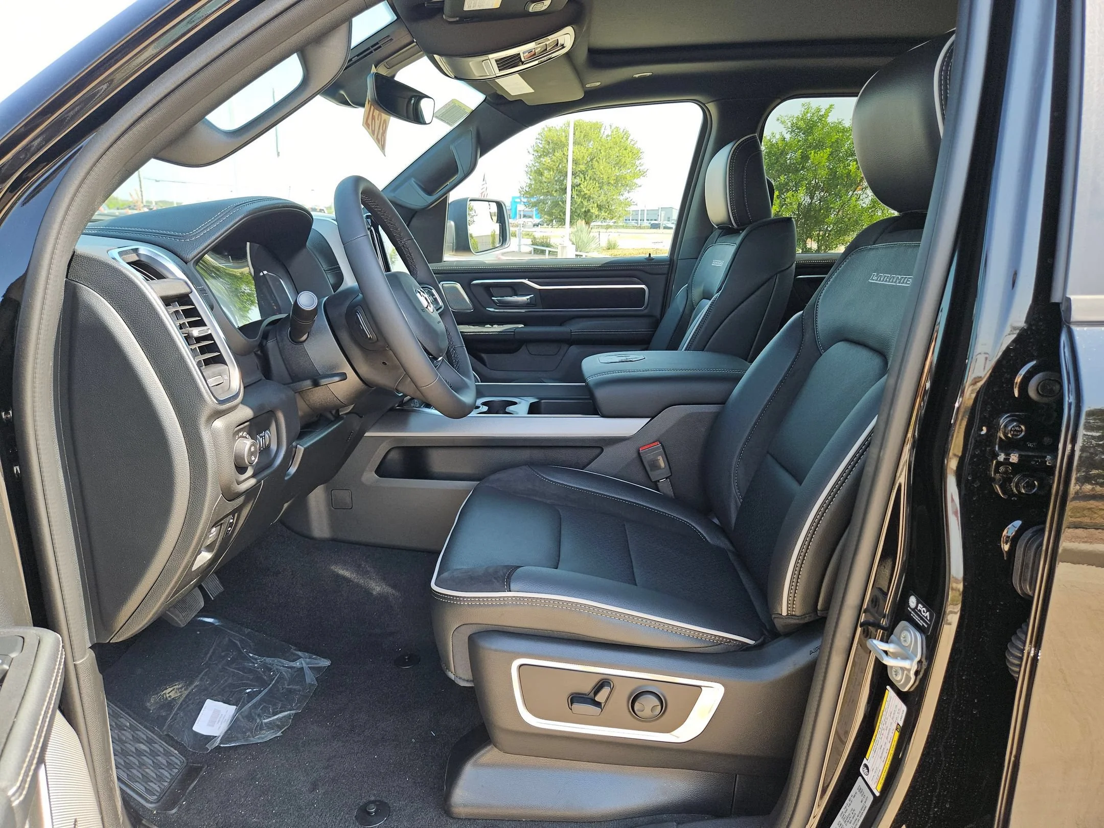 New 2027 Diamond Black Crystal Pearl-Coat Exterior Paint RAM Laramie image 9