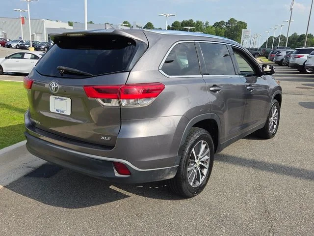 Used 2019 Gray Toyota XLE image 12