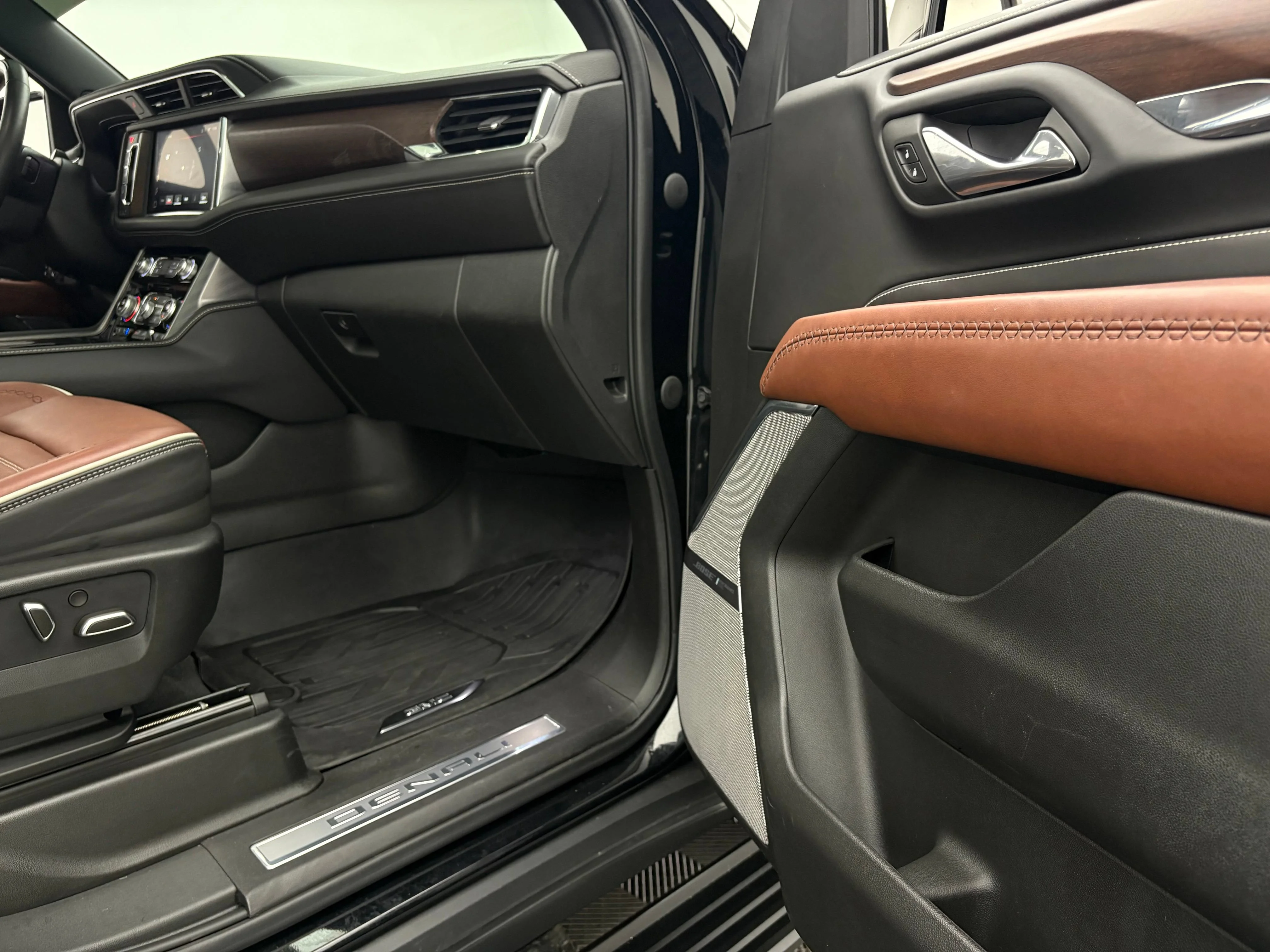Used 2023 Onyx Black GMC Denali Ultimate image 47