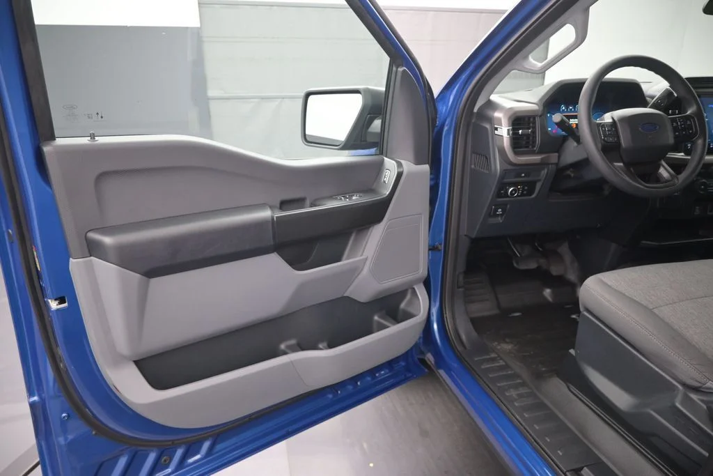 New 2026 Oxford White Ford XLT image 9