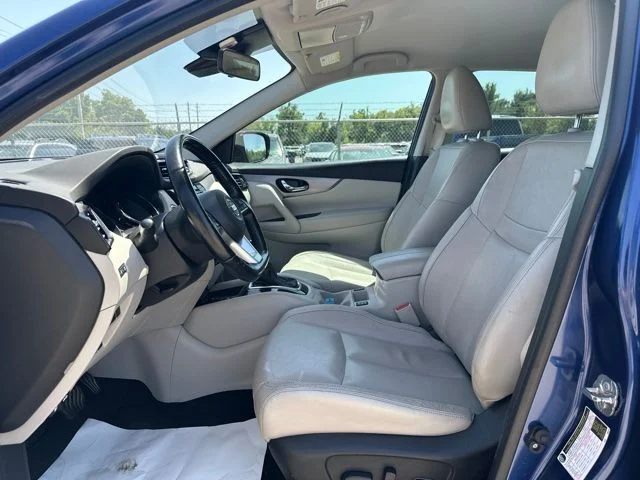 Used 2020 Blue Nissan SL image 10