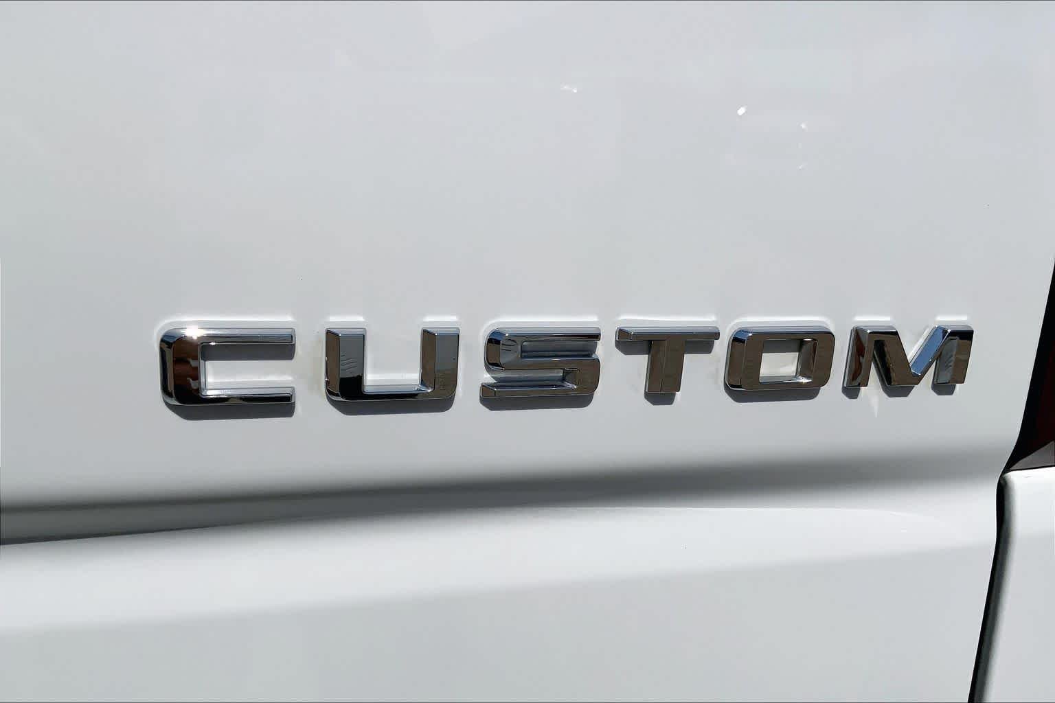 Used 2022 Summit White Chevrolet Custom image 10
