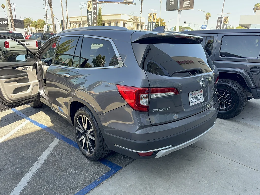 Used 2019 Modern Steel Metallic Honda Touring w/Rear Captain