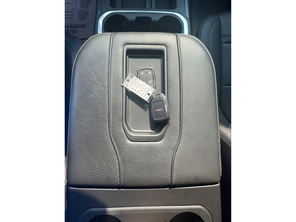 Used 2021 Hunter Metallic GMC Denali image 12