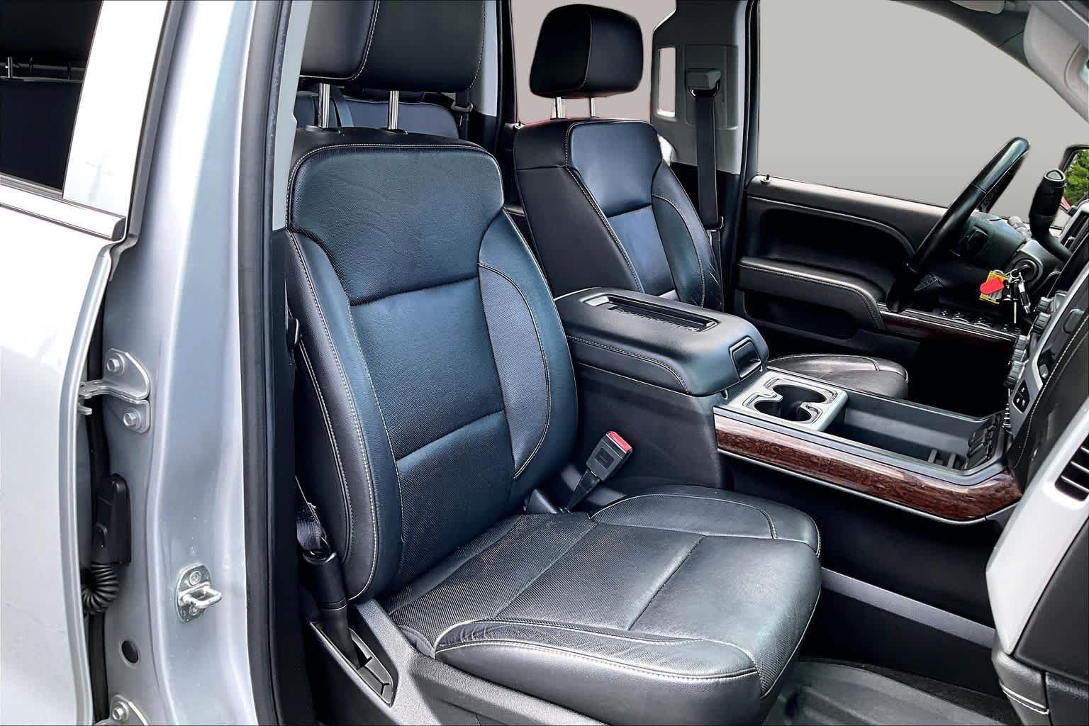 Used 2017 Quicksilver Metallic GMC SLT image 9