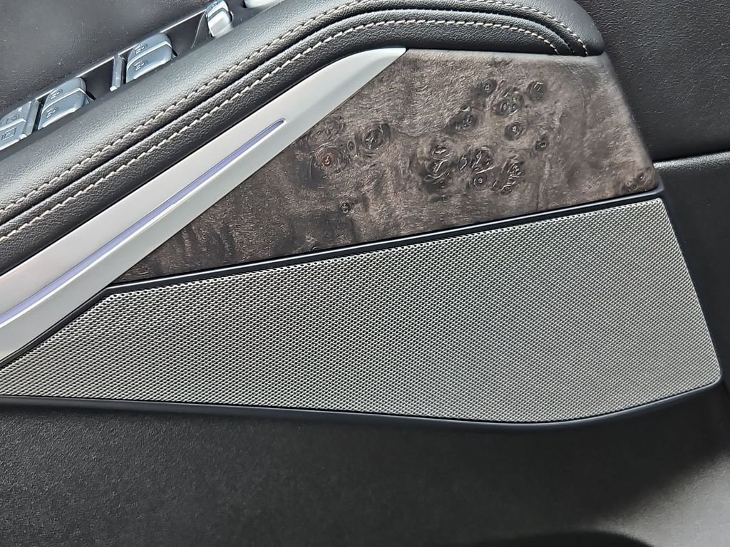 Used 2023 Black Sapphire Metallic BMW xDrive40i image 12