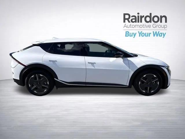 Used 2025 Glacier White Pearl Kia Light image 8