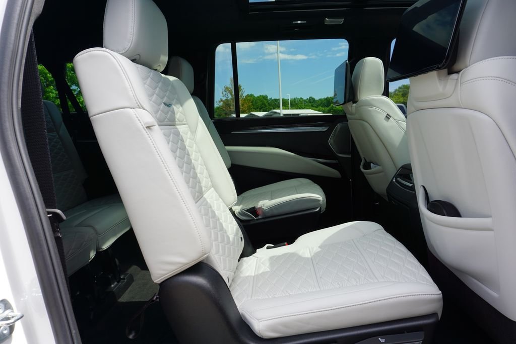 Used 2025 Crystal White Cadillac V-Series image 47