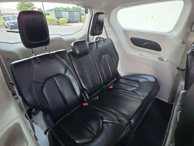 Used 2023 Silver Chrysler Touring L image 13