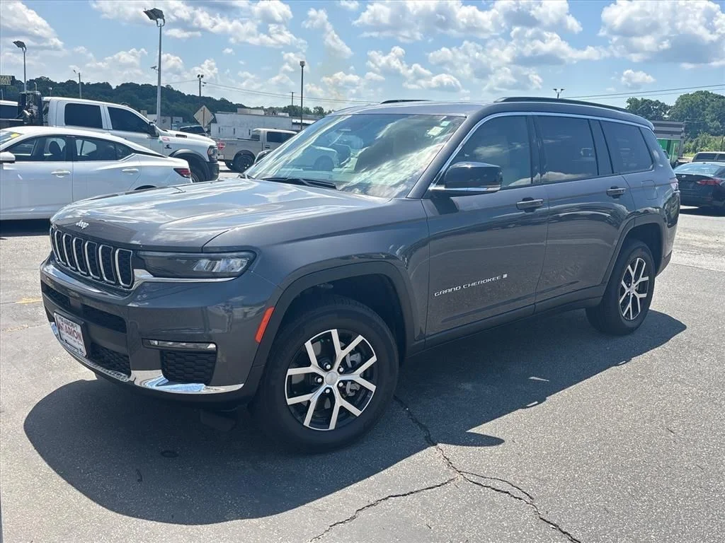 Used 2025 Gray Jeep Limited image 2
