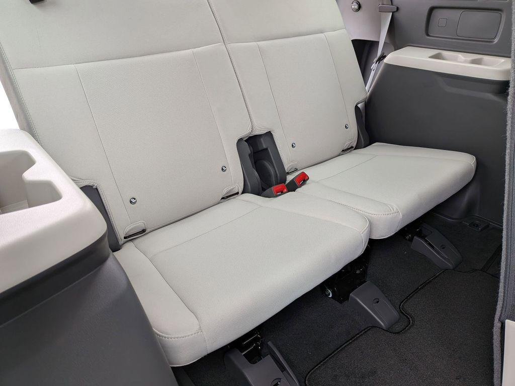 New 2026 White Hyundai SE image 29