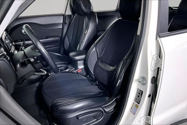 Used 2018 White Kia Plus image 19
