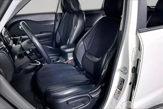 Used 2018 White Kia Plus image 19