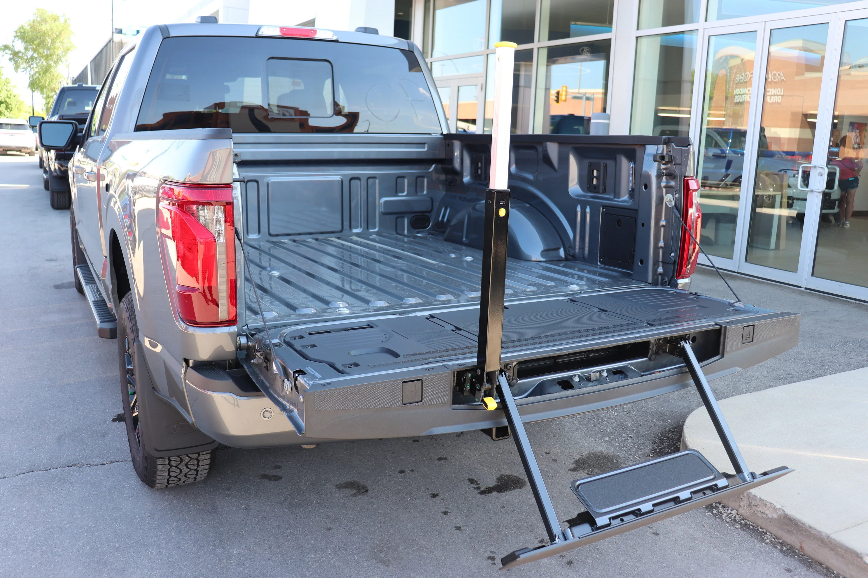 New 2026 CARBONIZED GREY METALLIC Ford XLT image 6