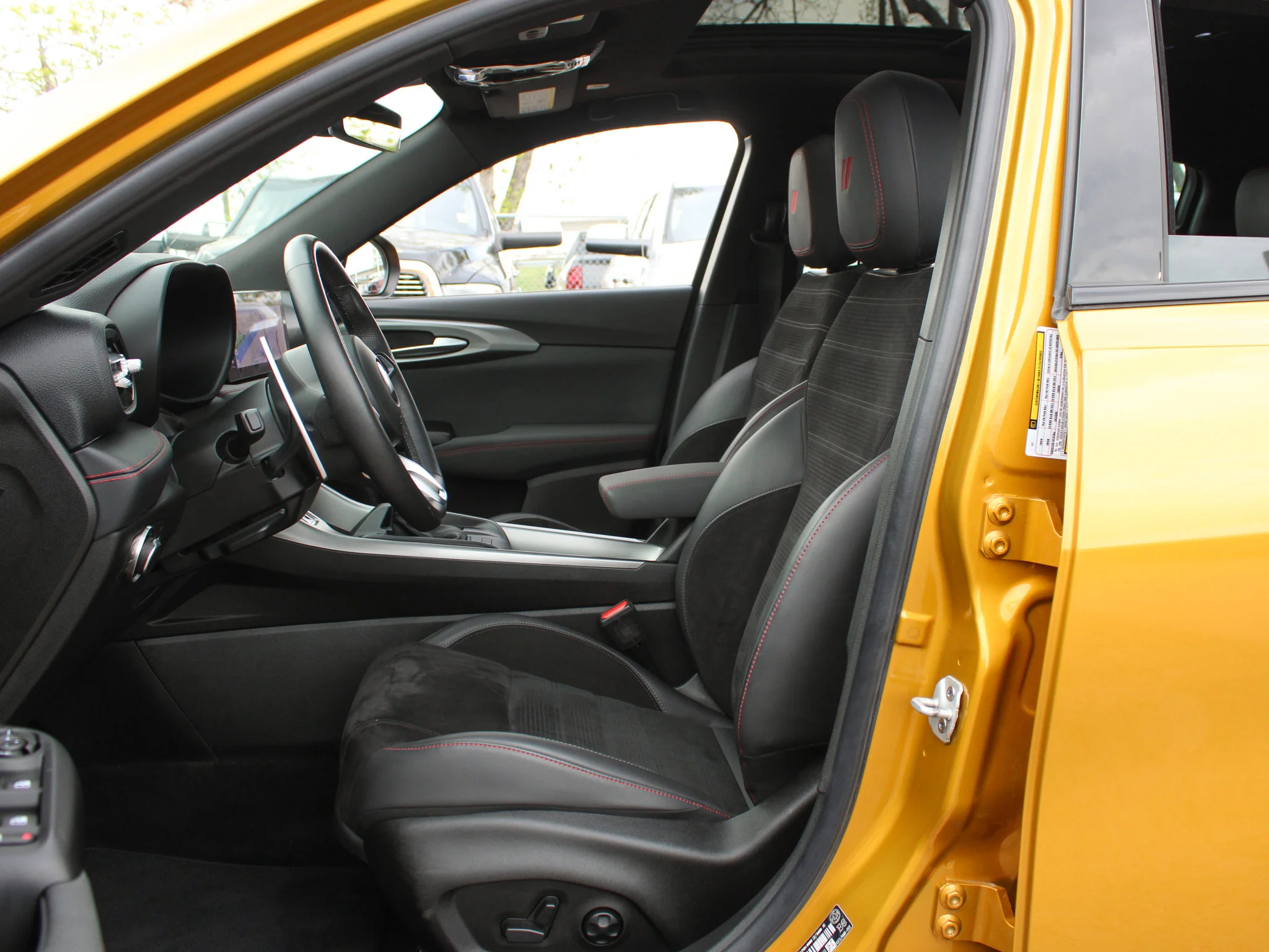 Certified Used 2024 Gold Dodge R/T Plus* PHEV EAWD | Remote Start | Heated Seats | Adaptive Cruise | Apple CarPlay | 360 Camera image 2