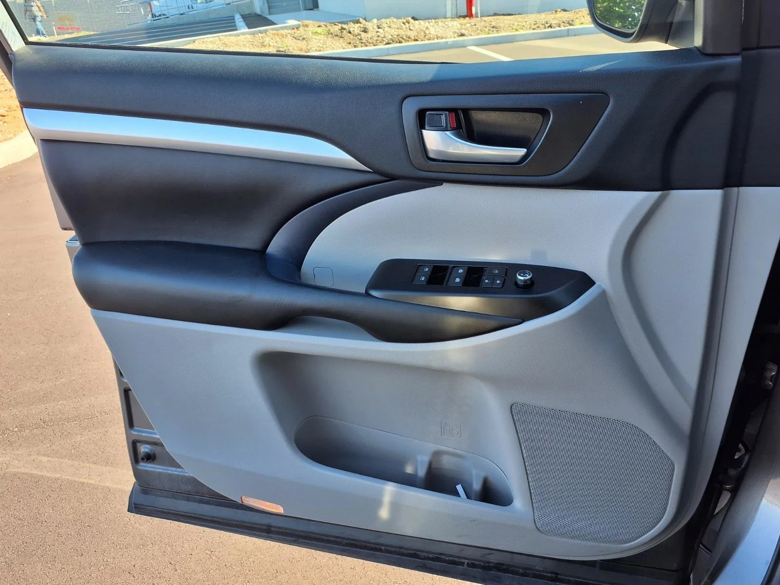 Certified Used 2018 Predawn Gray Mica Toyota XLE image 18