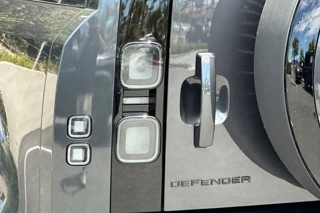 New 2026 Carpathian Grey Land Rover X-Dynamic SE image 25