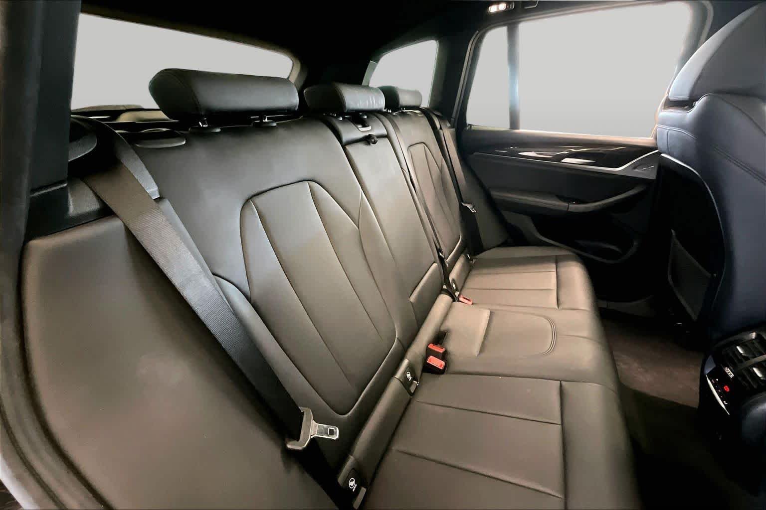 Used 2018 Dark Graphite Metallic BMW xDrive30i image 19