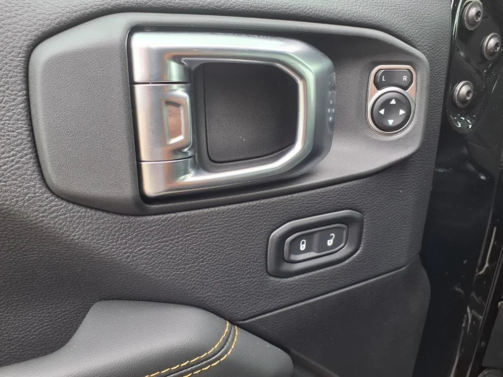 Used 2025 Black Clearcoat Jeep Sahara image 5