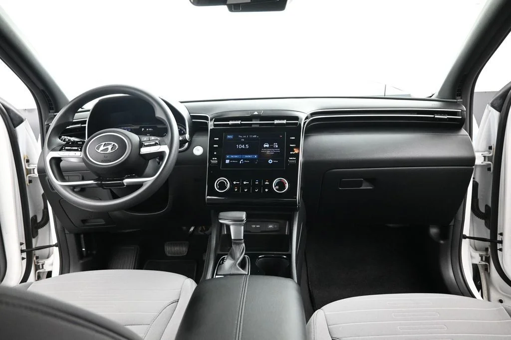 Used 2023 White Hyundai SEL image 30