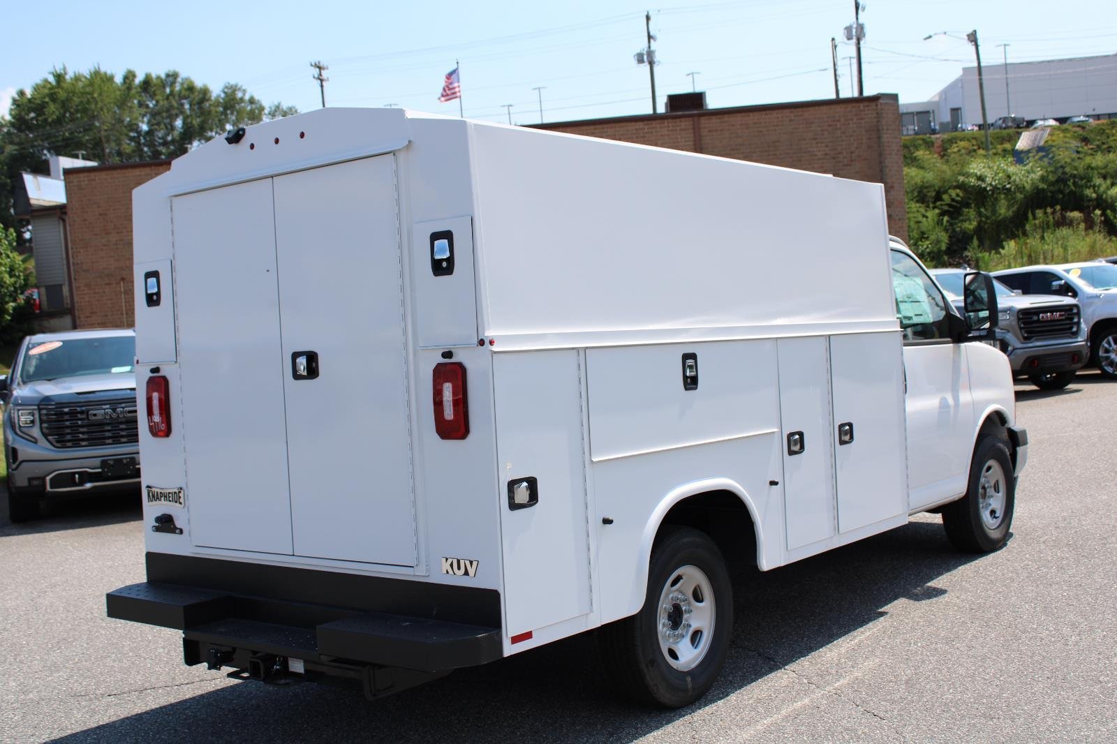 New 2025 Summit White GMC 1WT image 4