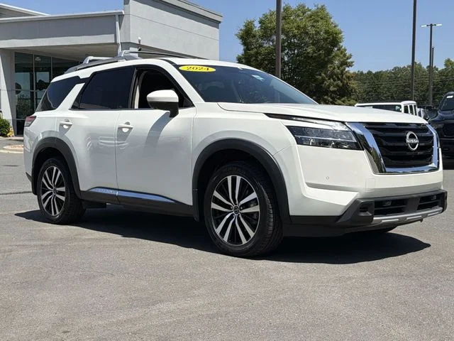 Used 2024 White Nissan Platinum image 15