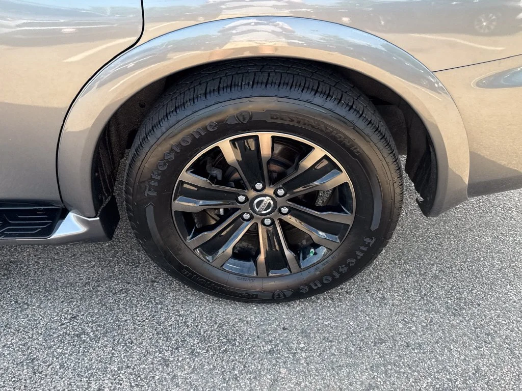 Used 2020 Gray Nissan Platinum image 46