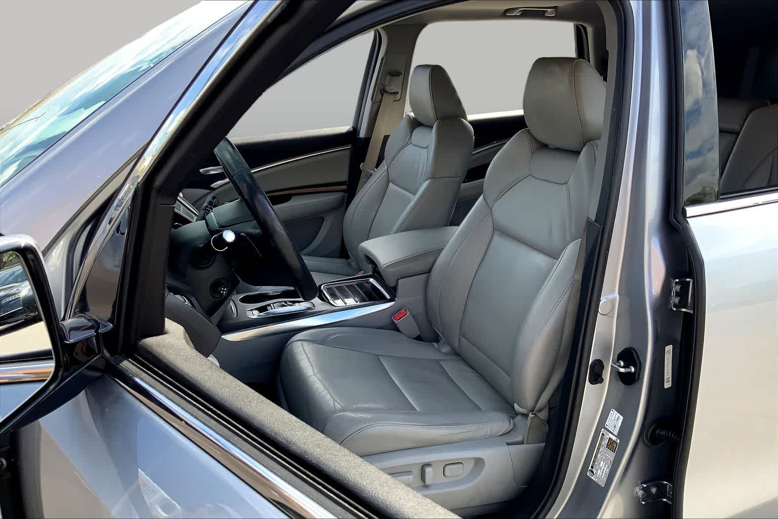 Used 2018 Lunar Silver Metallic Acura  image 7
