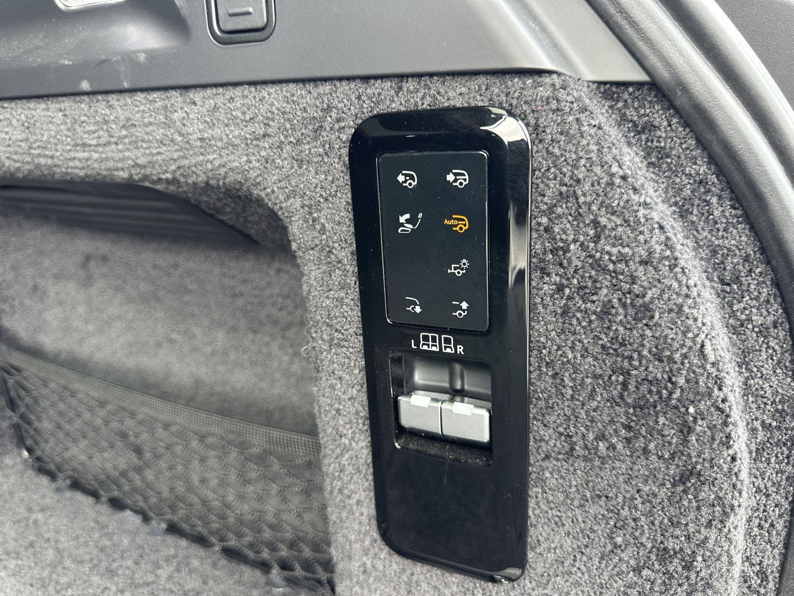 Used 2023 Portofino Blue Metallic Land Rover Autobiography image 50