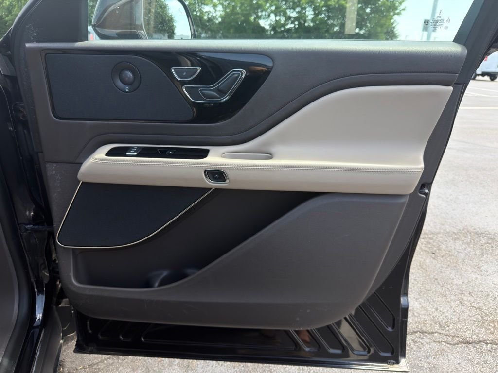 Used 2021 Black Lincoln Reserve image 26