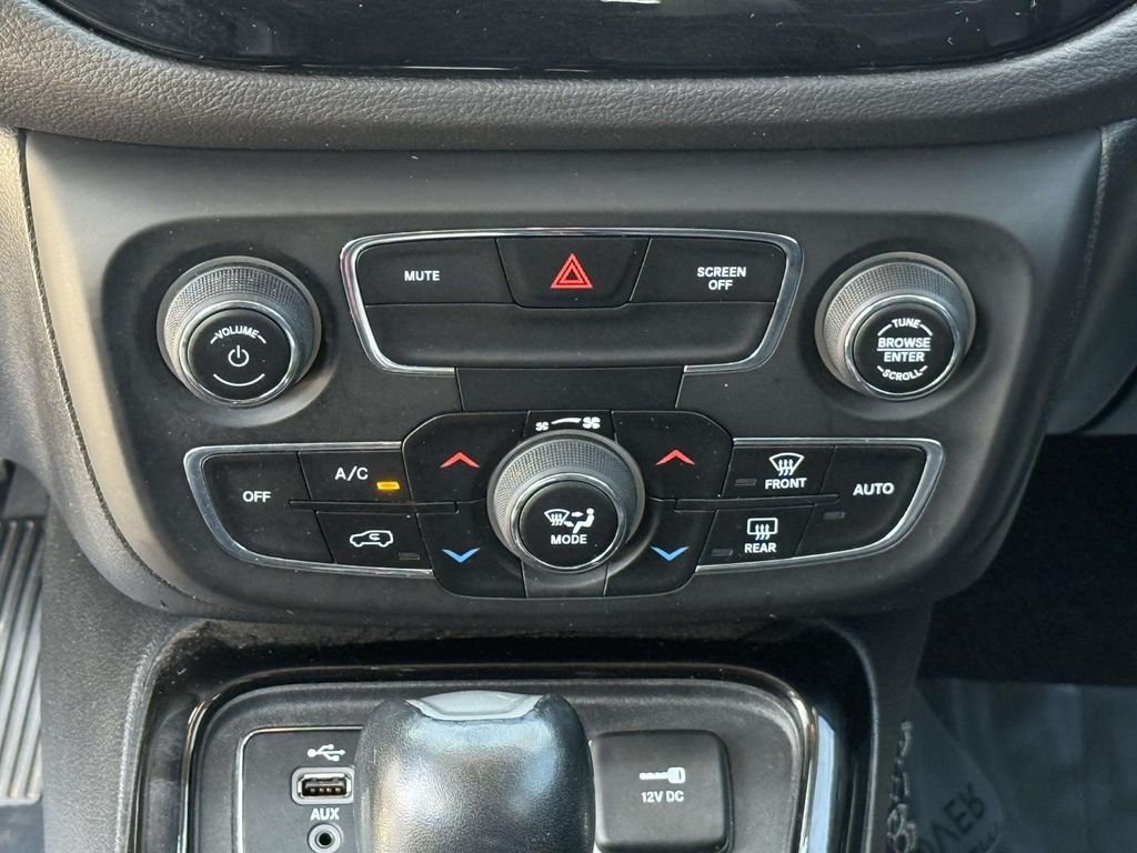 Used 2018 Black Jeep Latitude image 20