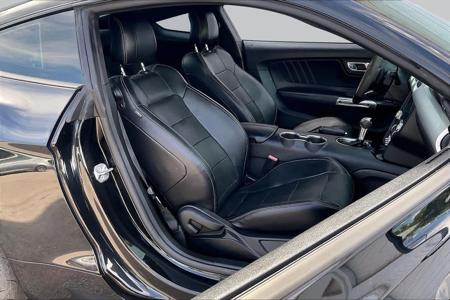 Used 2017 Shadow Black Ford GT Premium image 9