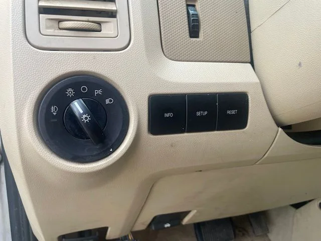 Used 2008 Beige Ford XLT image 14