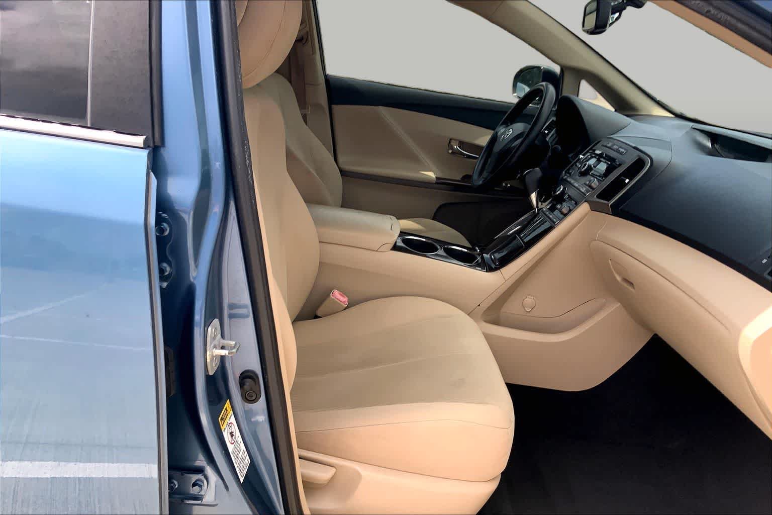 Used 2009 Tropical Sea Metallic Toyota  image 8