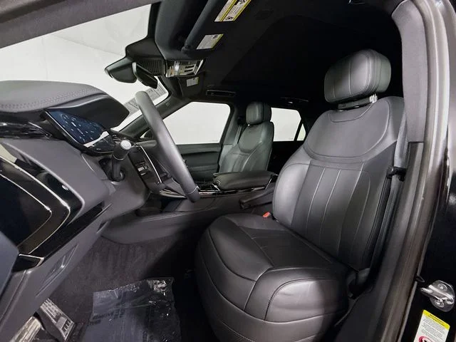 Used 2024 Black Land Rover Dynamic SE image 11