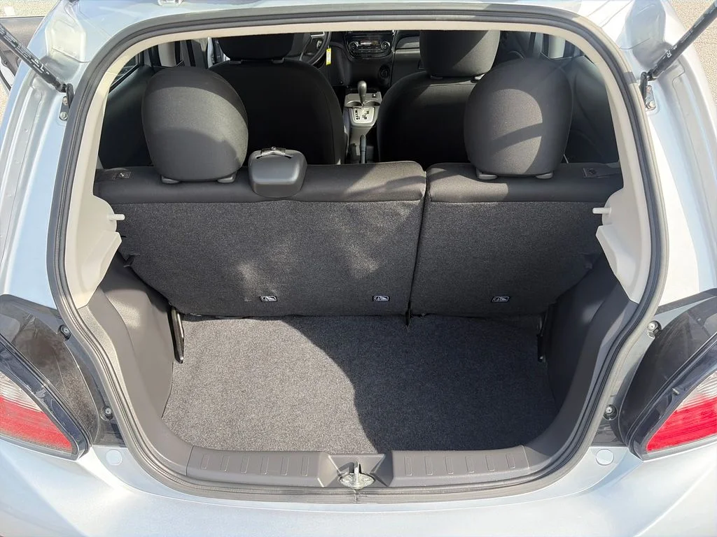 Used 2024 Silver Mitsubishi ES image 21