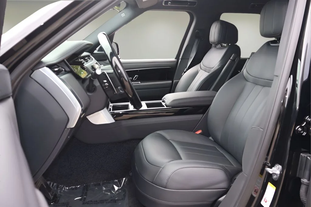 New 2026 Santorini Black Land Rover SE image 11