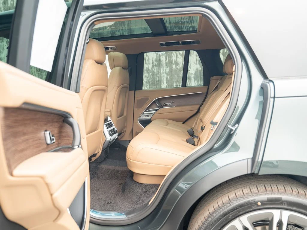 New 2026 Belgravia Green Land Rover SE image 21