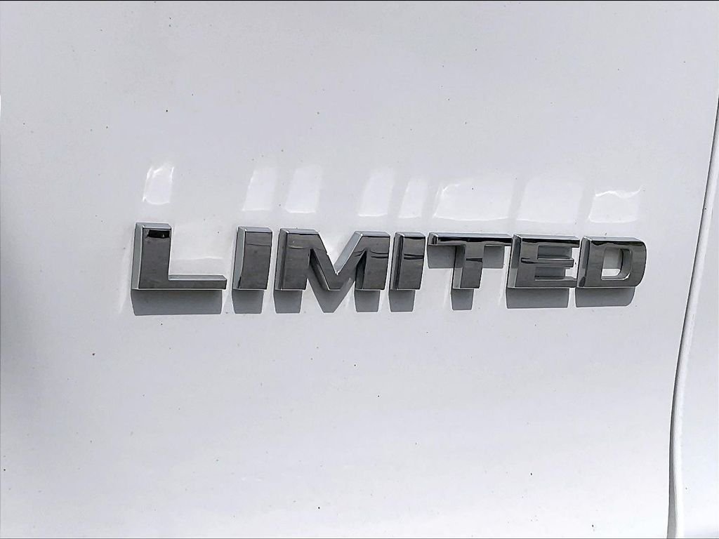 Used 2019 Bright White Clearcoat Jeep Limited image 27