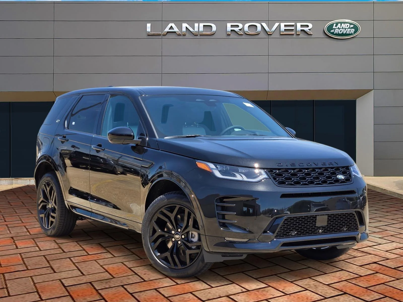 2026 Land Rover Discovery Sport 2.0 Landmark Edition's photo