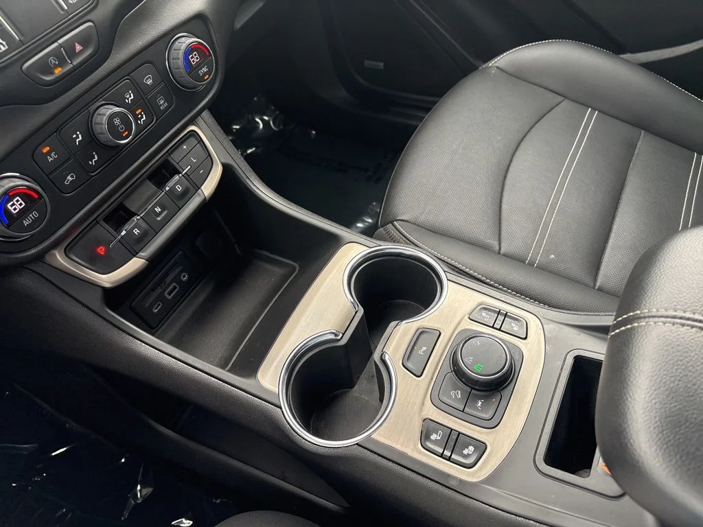 Used 2022 Blue GMC Denali image 17