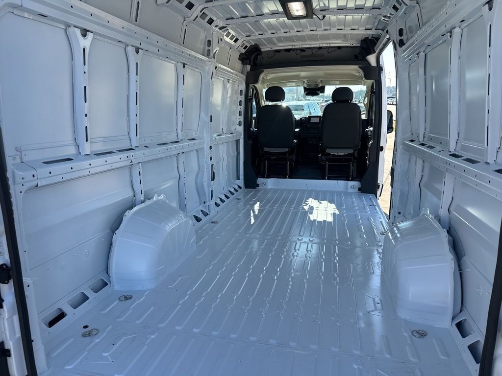 New 2026 Bright White Clear-Coat Exterior Paint RAM High Roof image 16