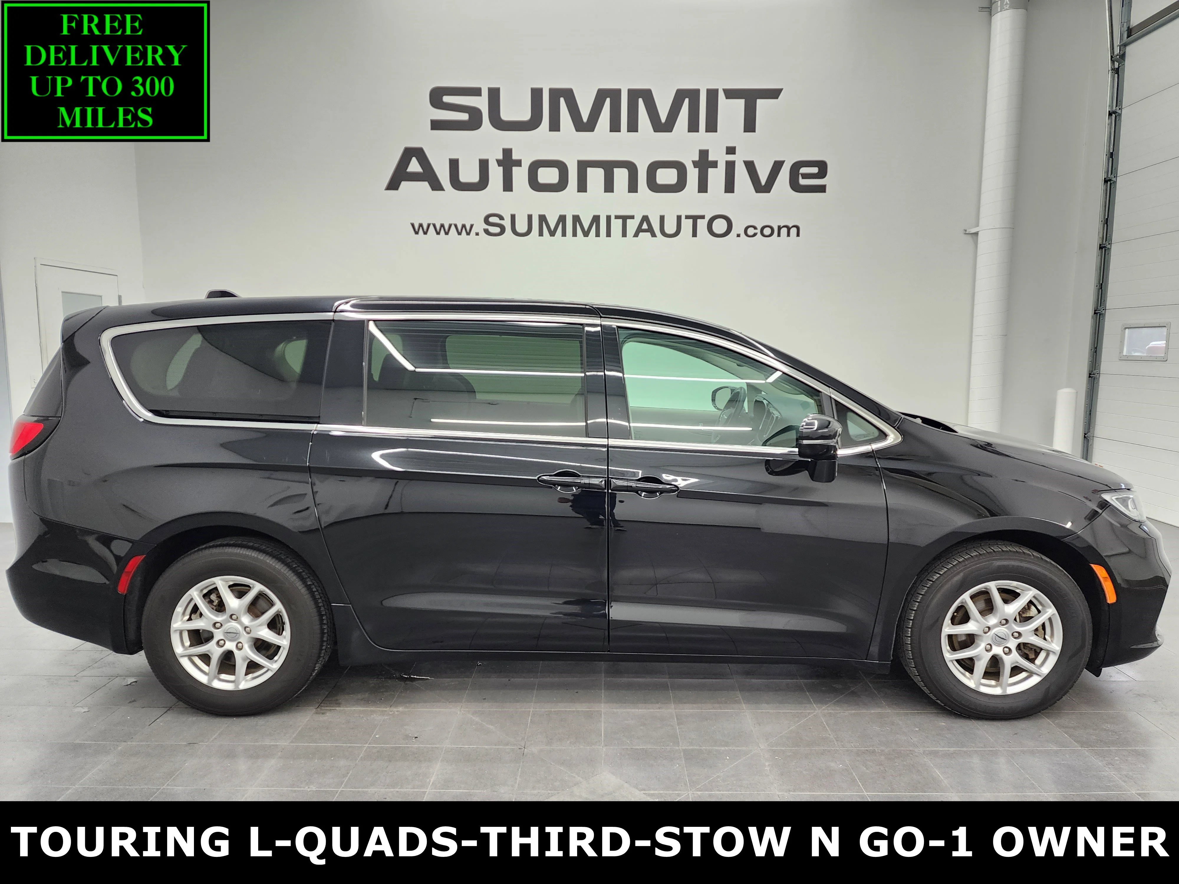 2024 Chrysler Pacifica Touring L's photo