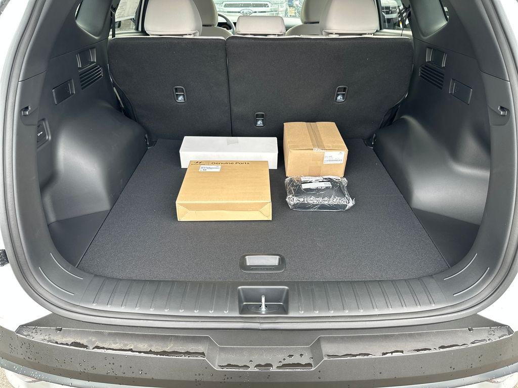 New 2026 White Hyundai SEL AWD image 17