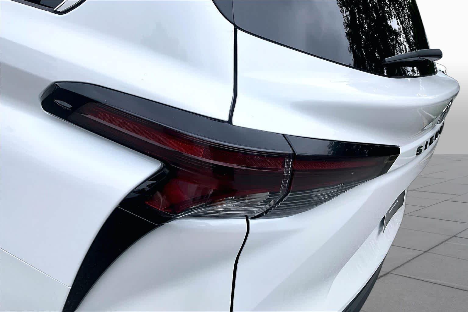 Used 2025 Wind Chill Pearl Toyota XLE image 29